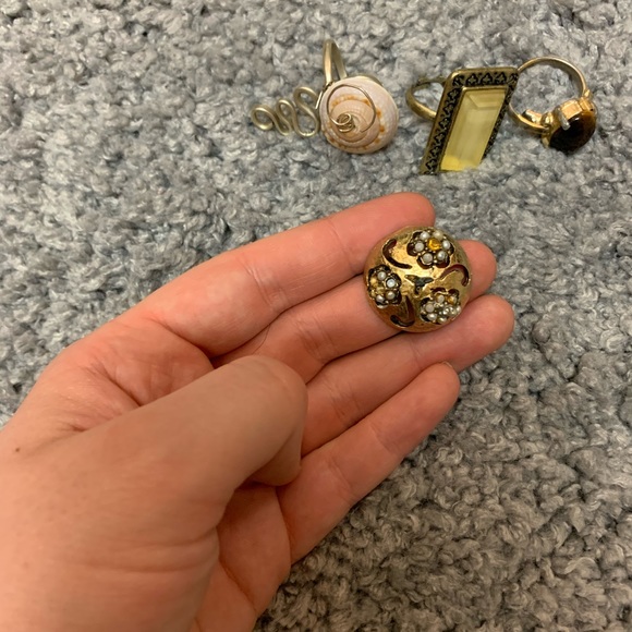 Assorted rings - Picture 3 of 8